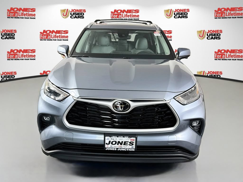 Used 2023 Toyota Highlander XLE AWD/4WD image 12