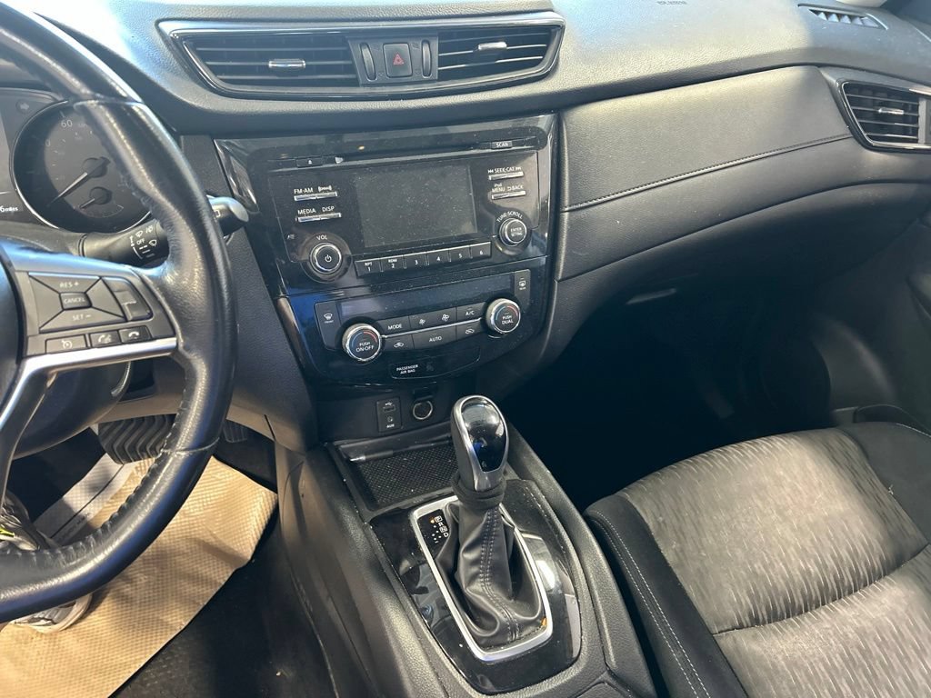 Used 2017 Nissan Rogue SV AWD/4WD image 5