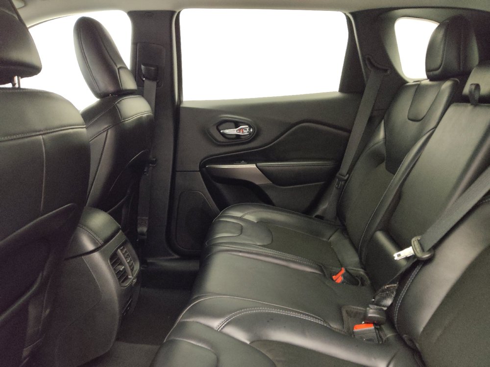 Used 2020 Jeep Cherokee Latitude Plus FWD image 18