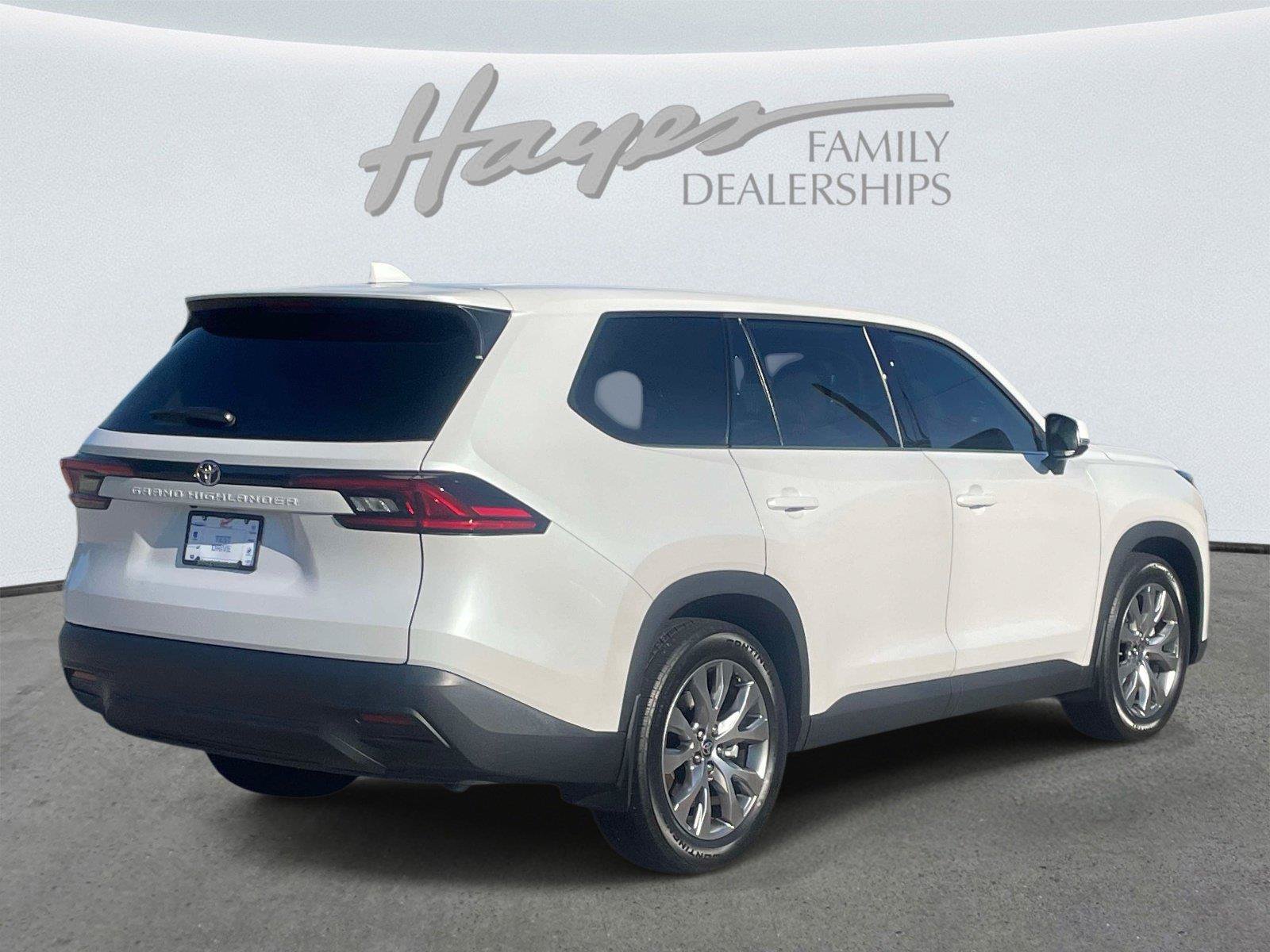 Used 2025 Toyota Grand Highlander FWD image 3