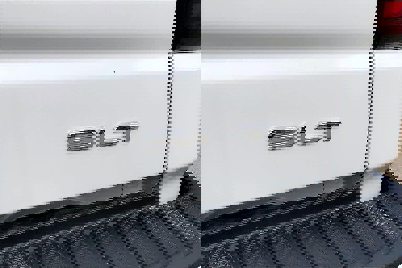 Certified 2023 GMC Sierra 1500 SLT image 9