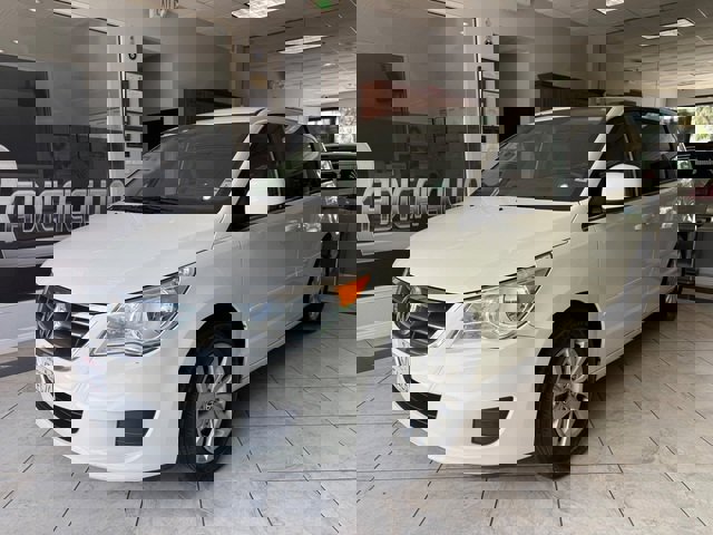 Used 2012 Volkswagen Routan SE FWD image 3