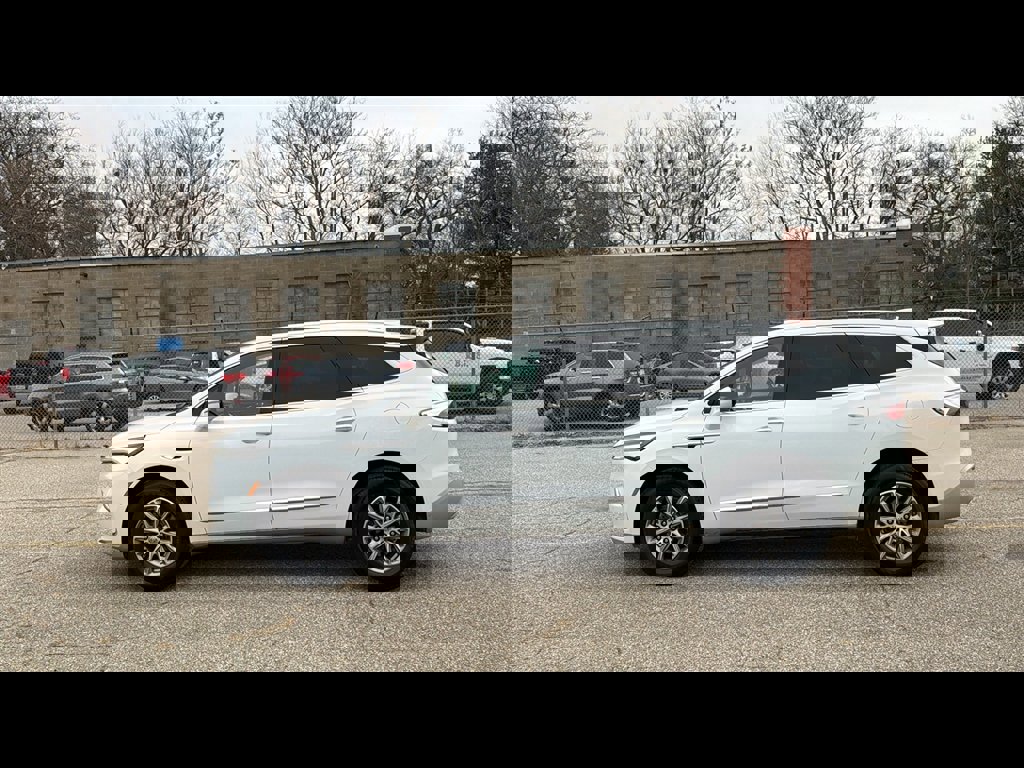 Used 2023 Buick Enclave Essence FWD image 3