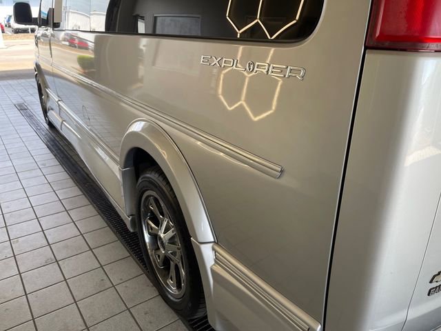 Used 2017 Chevrolet Express 2500 Extended image 17