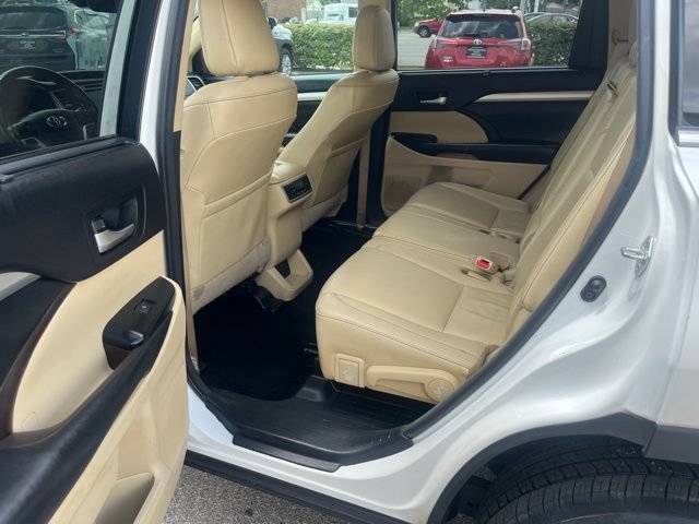 Used 2018 Toyota Highlander XLE AWD/4WD image 25
