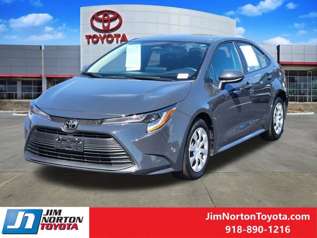 Used 2026 Toyota Corolla LE FWD image 3