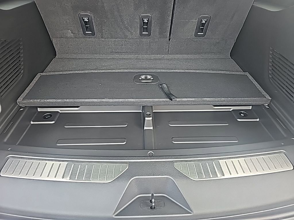 Used 2026 GMC Yukon XL Denali w/ Sun & Power Step Package image 10