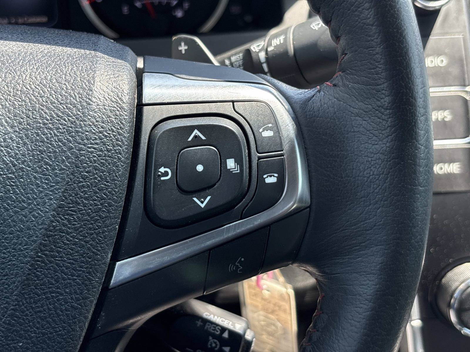 Used 2015 Toyota Camry XSE FWD image 18