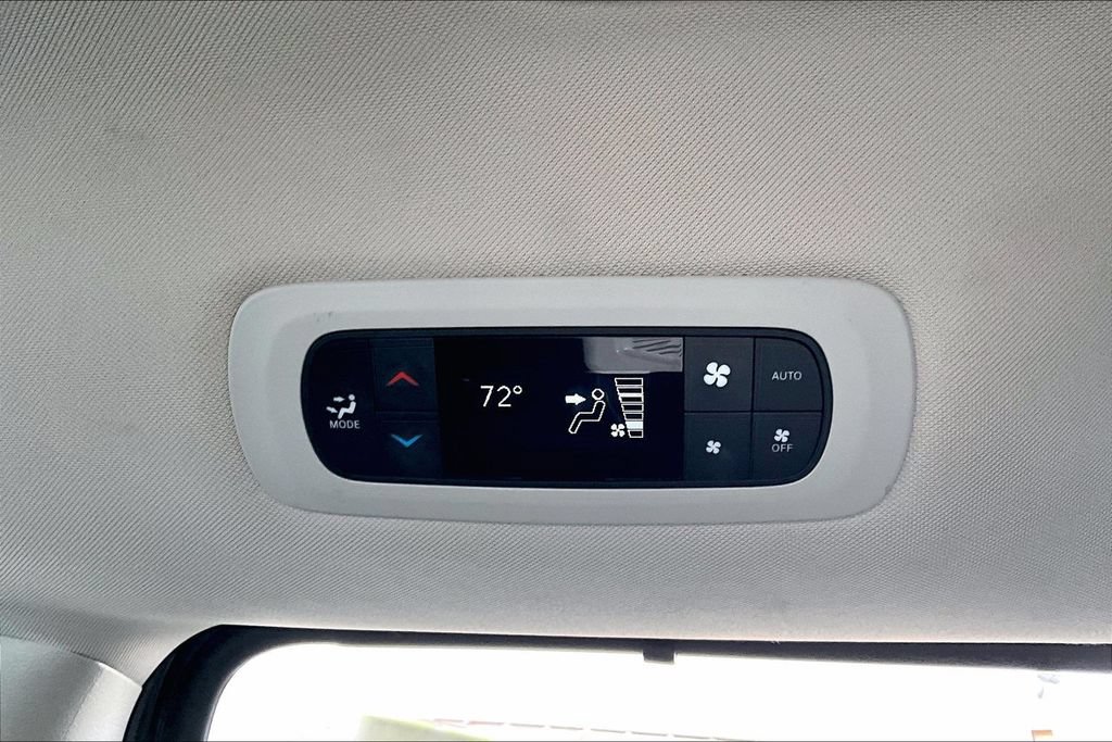 Used 2023 Chrysler Pacifica Touring-L FWD image 10