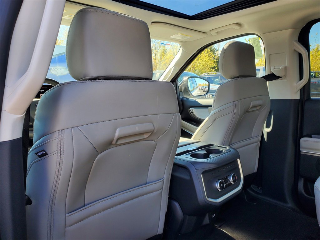 New 2025 Ford Expedition Active image 27