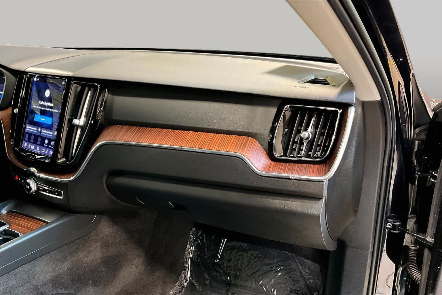 Certified 2023 Volvo XC60 B5 Plus w/ Climate Package AWD/4WD image 18