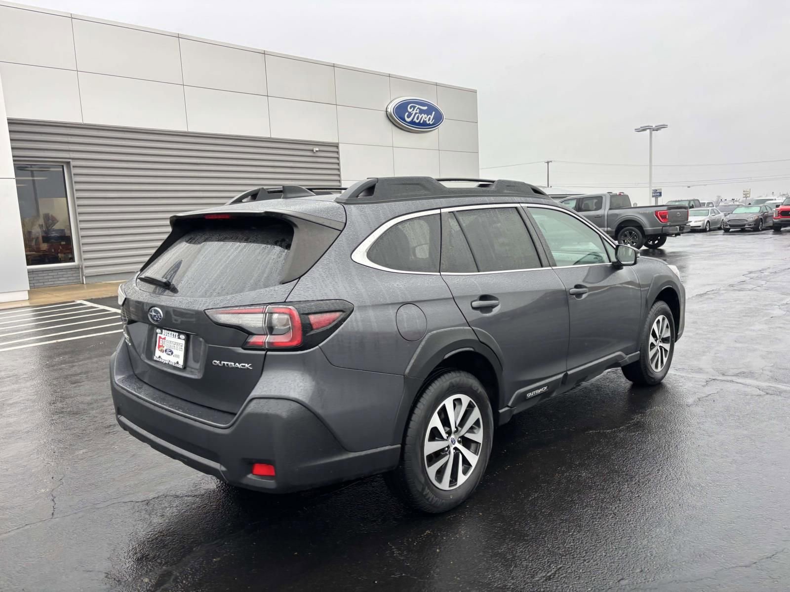 Used 2023 Subaru Outback Premium image 9