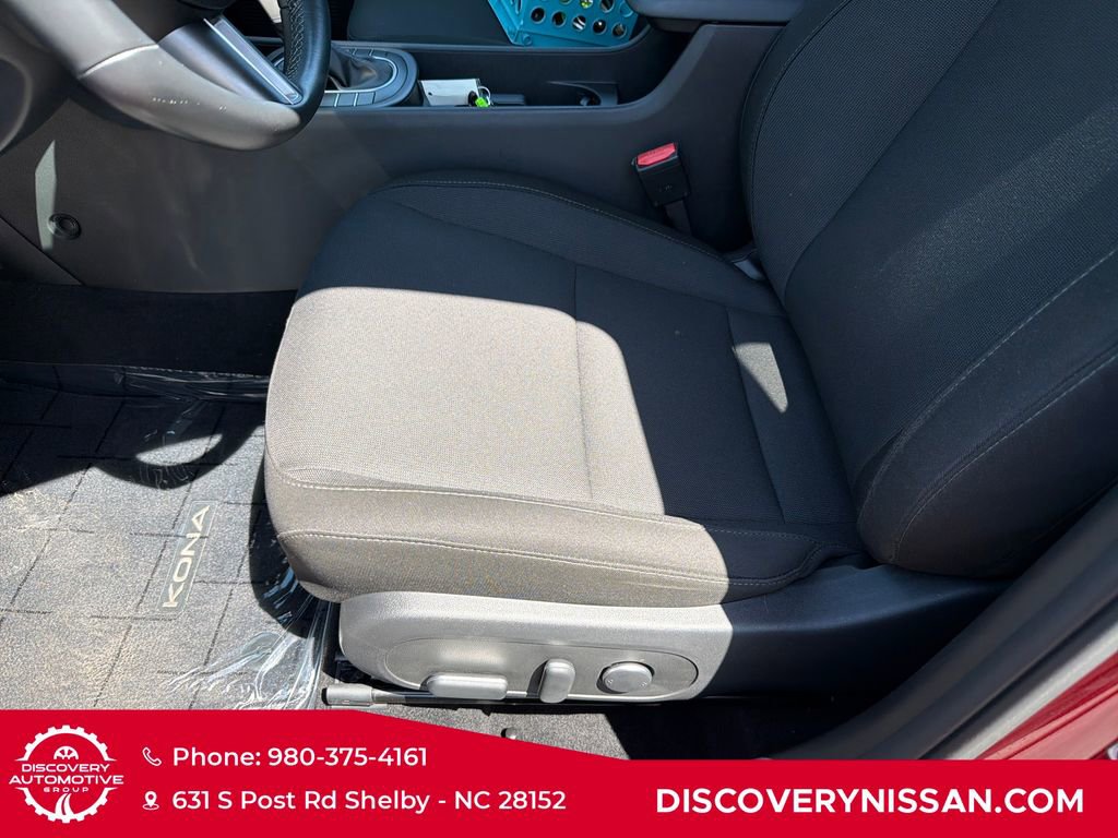 Used 2024 Hyundai Kona SEL FWD image 12