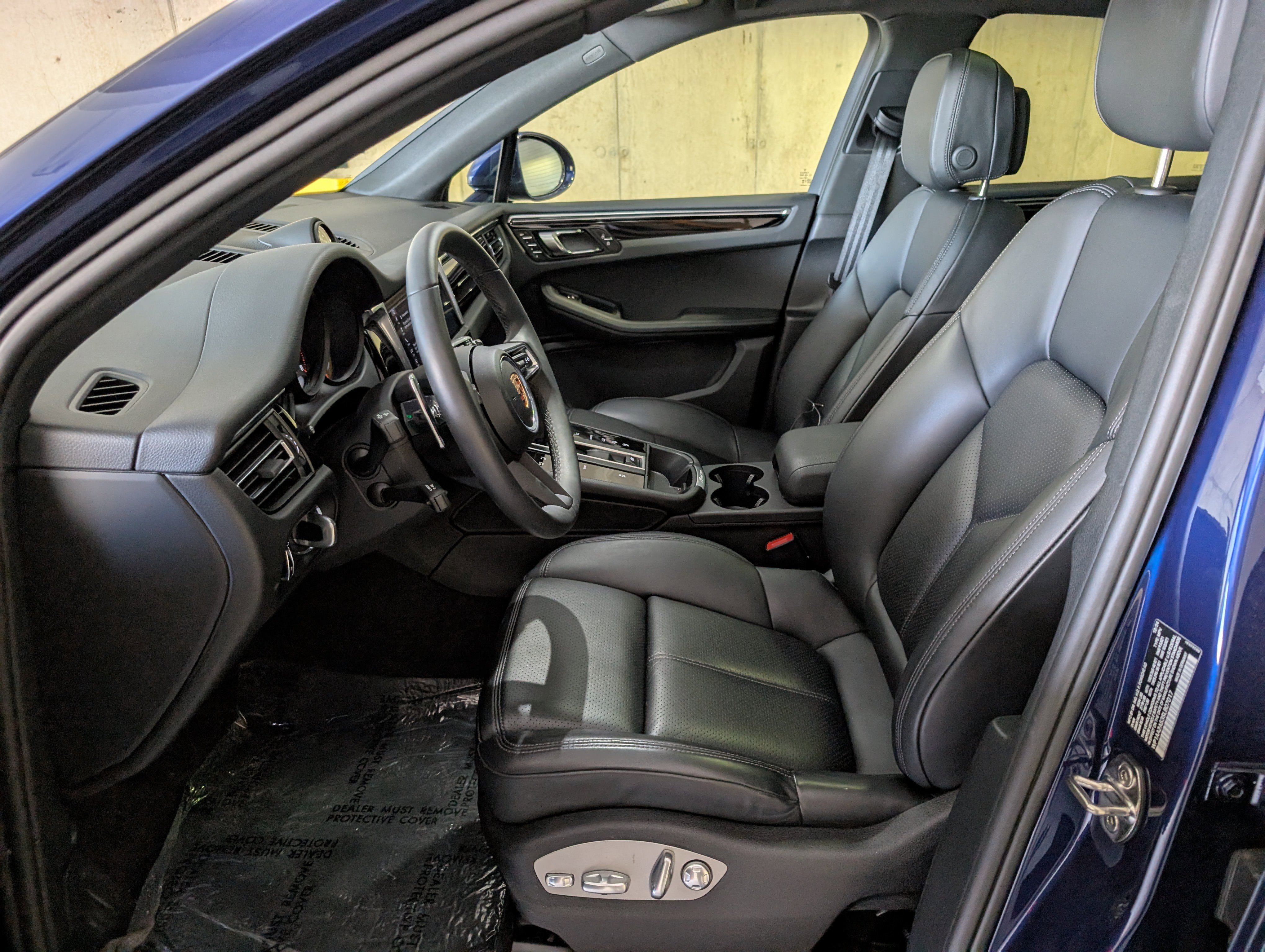 Used 2025 Porsche Macan image 27