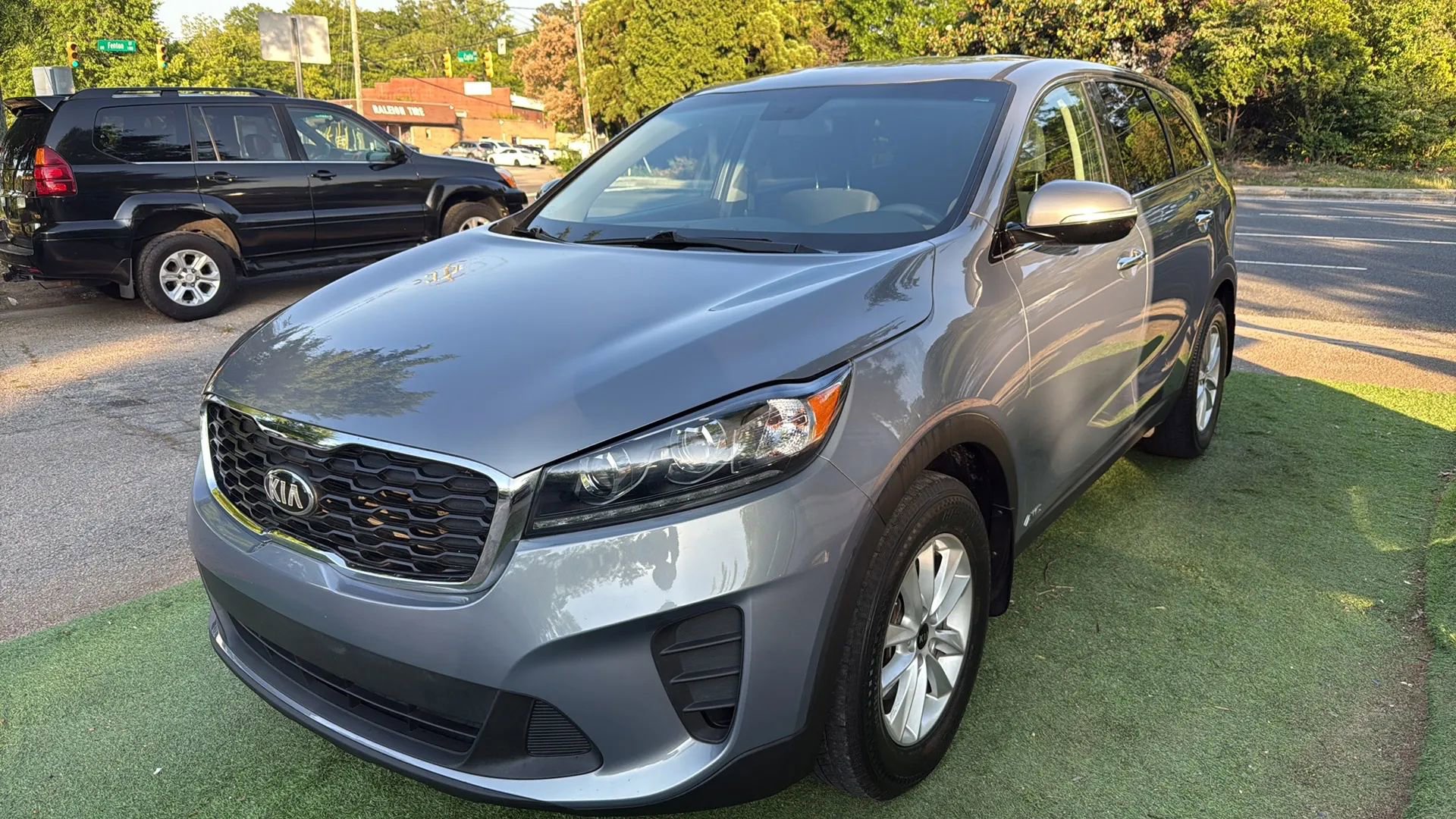 Used 2020 Kia Sorento LX AWD/4WD image 3