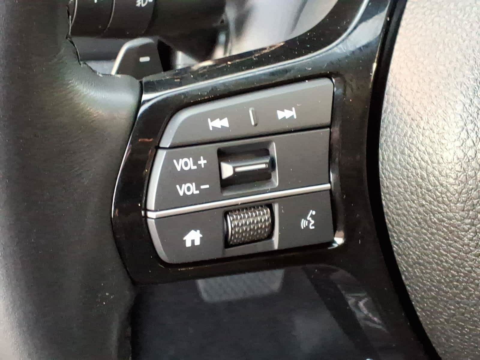 Used 2025 Honda Pilot EX-L image 18