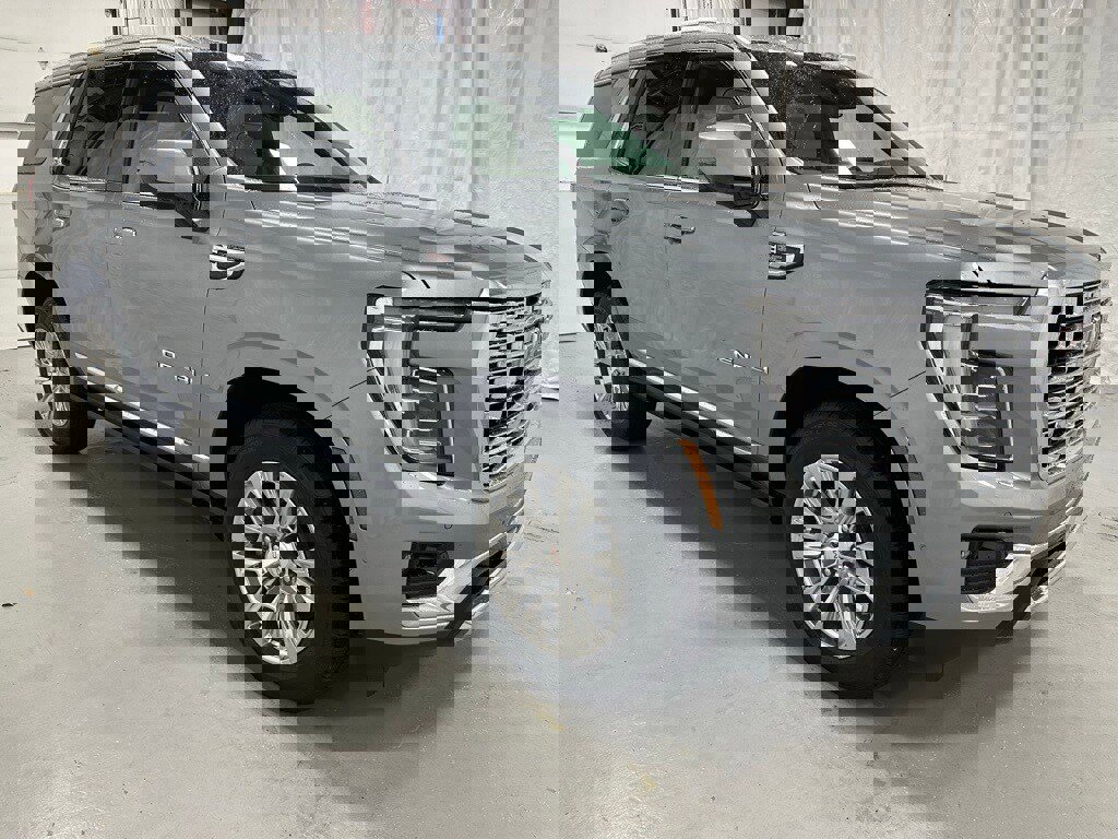 Used 2025 GMC Yukon Denali w/ Sun & Power Step Package