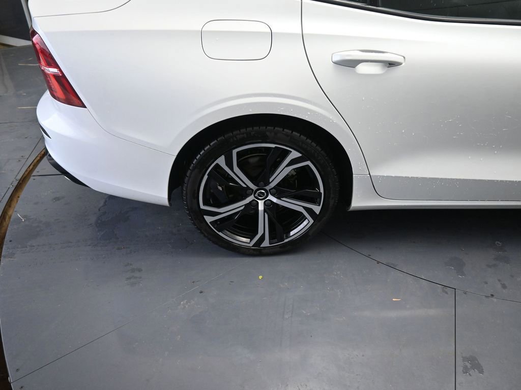Used 2024 Volvo S60 B5 Core image 23