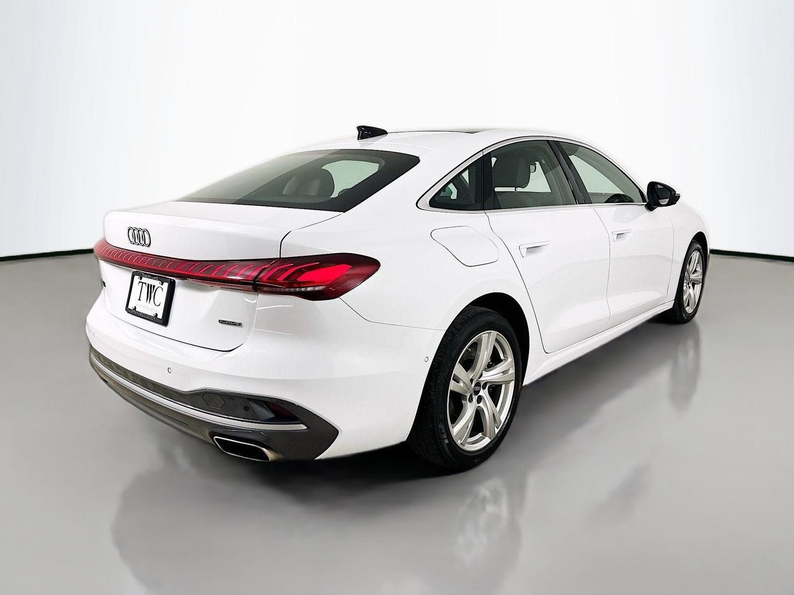 Used 2025 Audi A5 2.0T Premium w/ Convenience Package AWD/4WD image 5