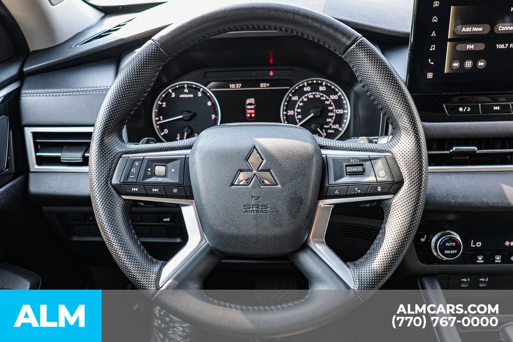 Used 2025 Mitsubishi Outlander SE FWD image 32