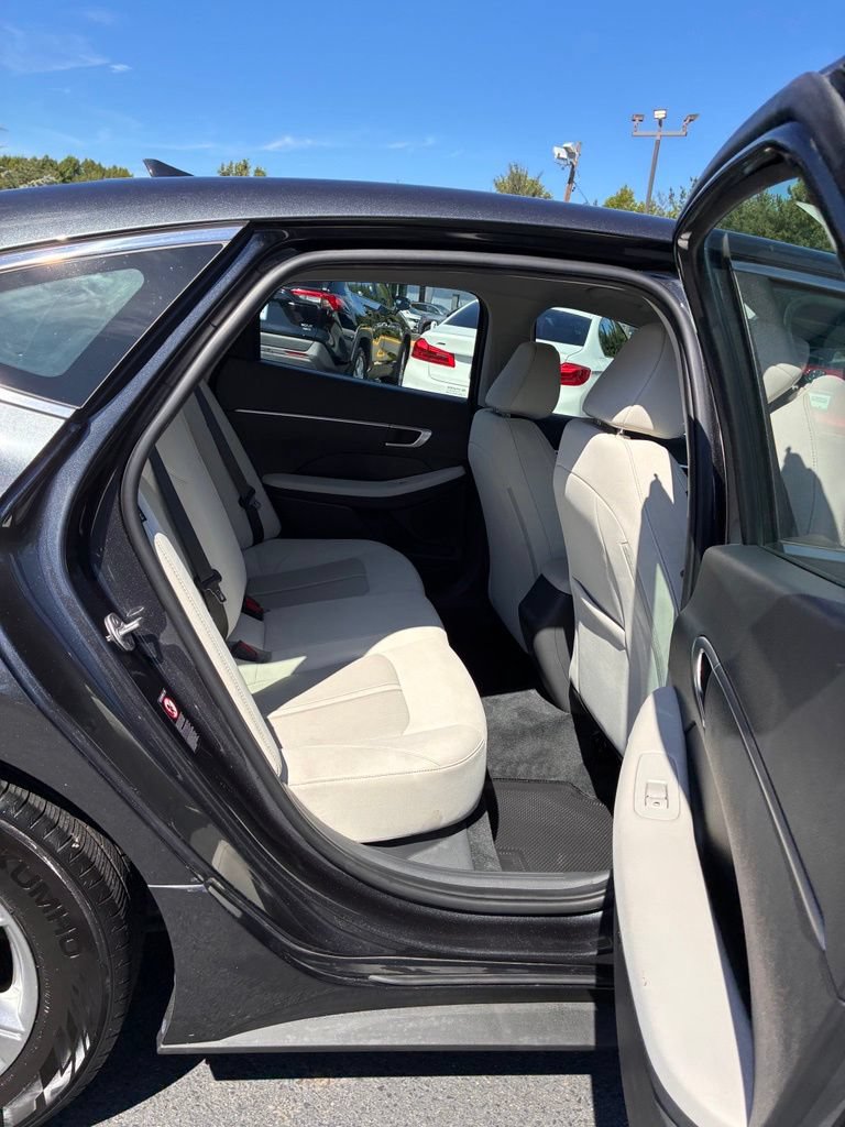 Used 2023 Hyundai Sonata SE w/ Cargo Package FWD image 19