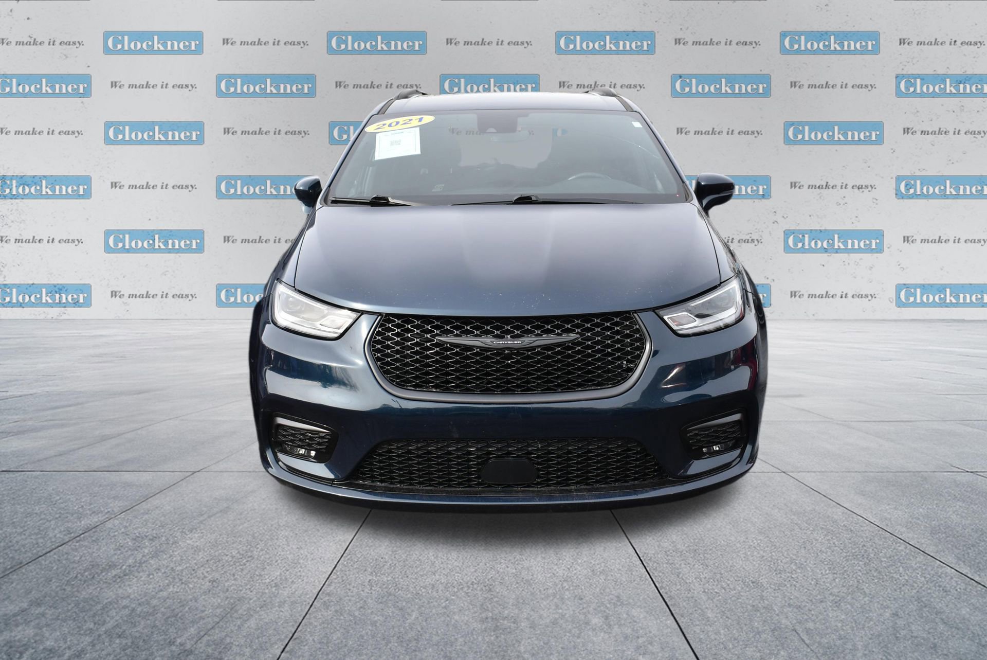 Used 2021 Chrysler Pacifica Touring w/ S Appearance Package image 2