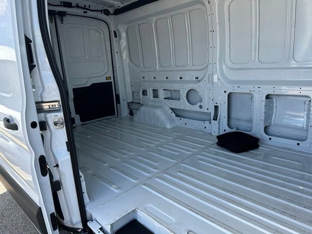 Used 2023 Ford E-Transit Medium Roof RWD image 9