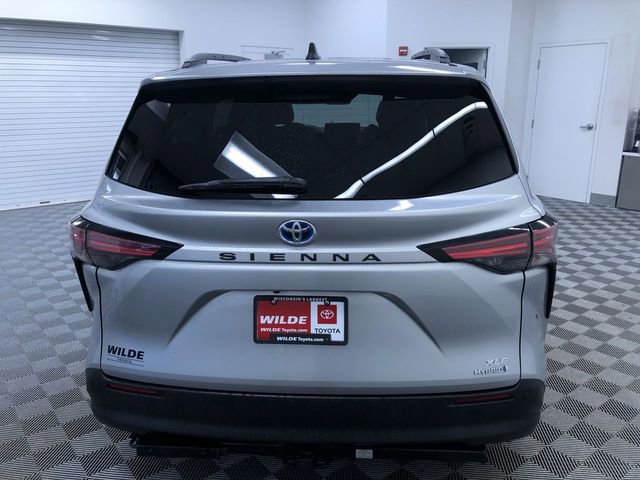 Used 2021 Toyota Sienna XLE image 13