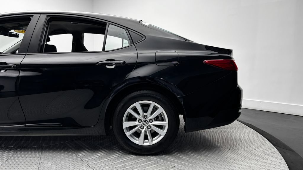 Used 2025 Toyota Camry LE FWD image 8