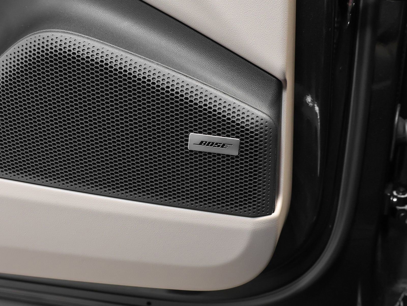 New 2026 Porsche Macan 4 Electric image 42