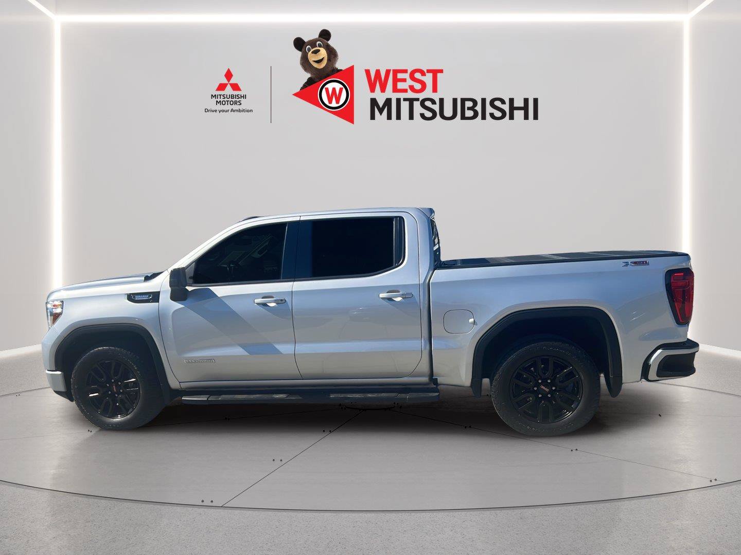 Used 2022 GMC Sierra 1500 Elevation w/ LPO, Elevation Black Package AWD/4WD image 3