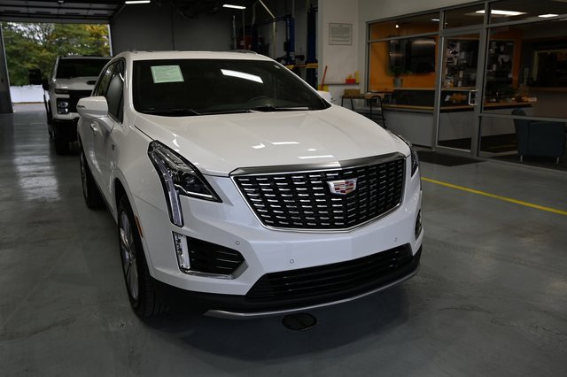 Used 2025 Cadillac XT5 Premium Luxury image 4