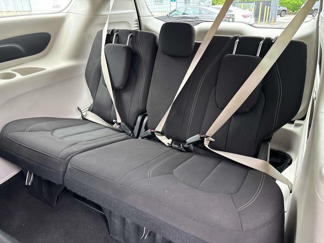 Used 2023 Chrysler Voyager LX FWD image 16