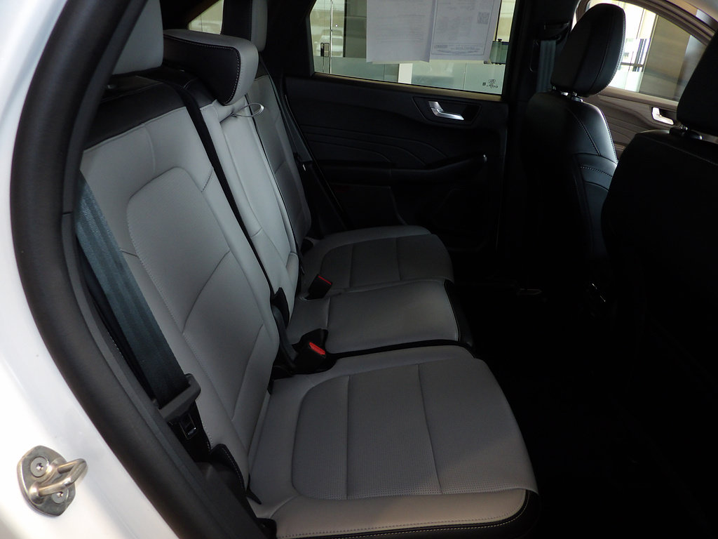 Used 2025 Ford Escape Platinum AWD/4WD image 18