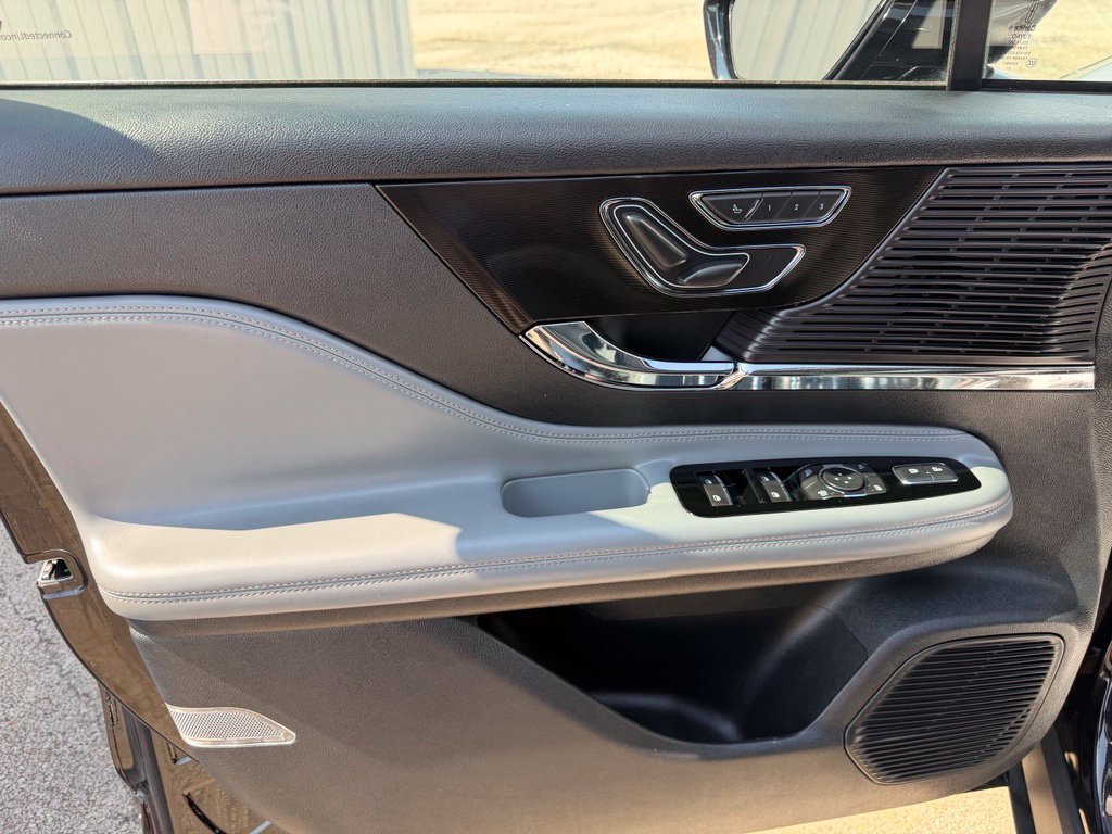 Used 2022 Lincoln Corsair AWD w/ Premium Package image 15