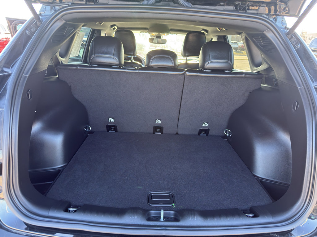 Used 2023 Jeep Compass Limited image 35