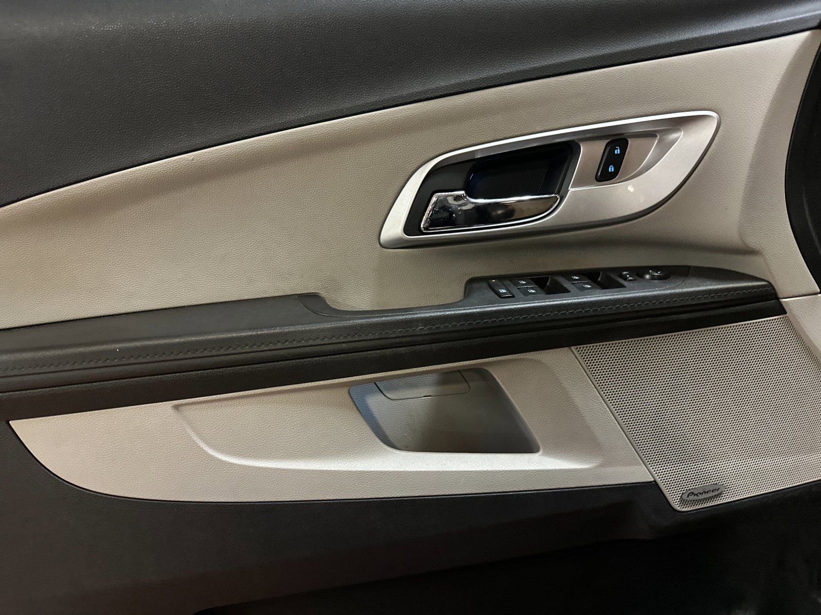 Used 2017 Chevrolet Equinox Premier w/ Enhanced Convenience Package image 9