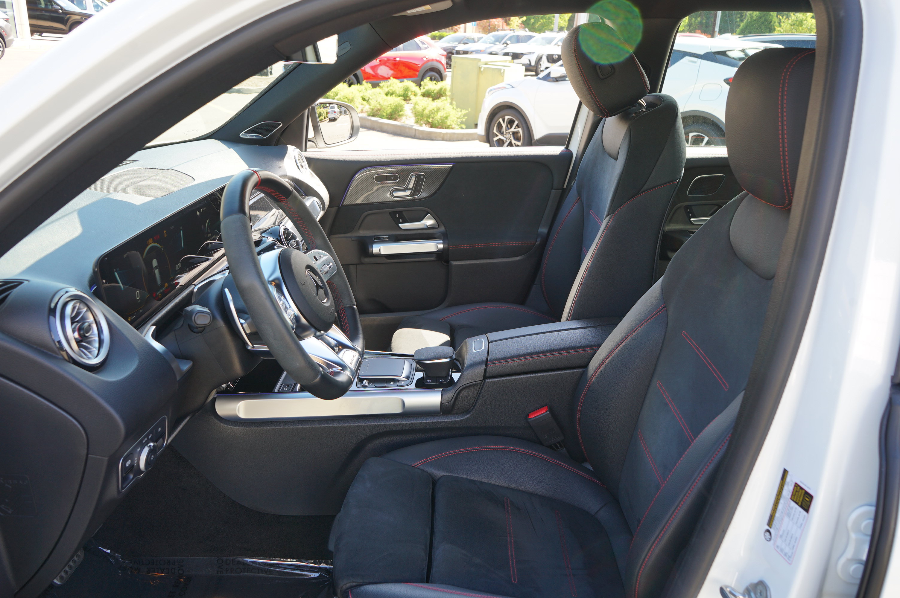 Used 2023 Mercedes-Benz GLB 35 AMG 4MATIC w/ Premium Package image 19