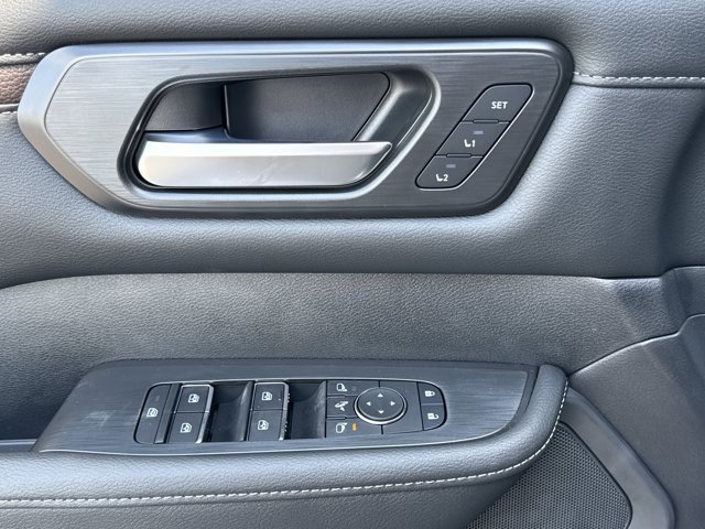 New 2026 Nissan Armada SL w/ Captain's Chari Seat Package image 17