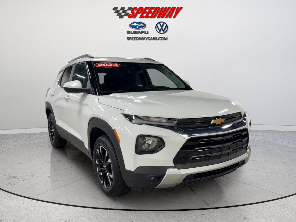 Used 2023 Chevrolet TrailBlazer LT w/ Convenience Package AWD/4WD image 2