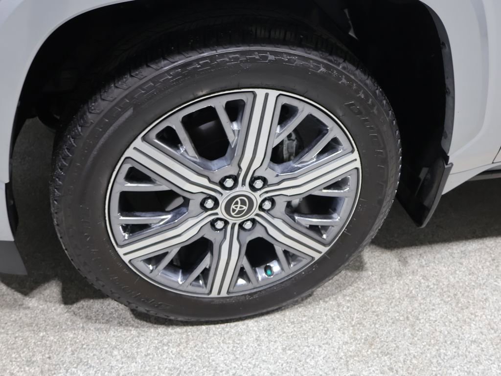 Used 2024 Toyota Sequoia Capstone AWD/4WD image 9