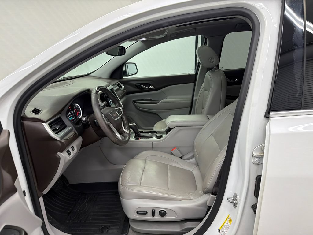 Used 2017 GMC Acadia SLT w/ LPO, Cargo Package FWD image 9