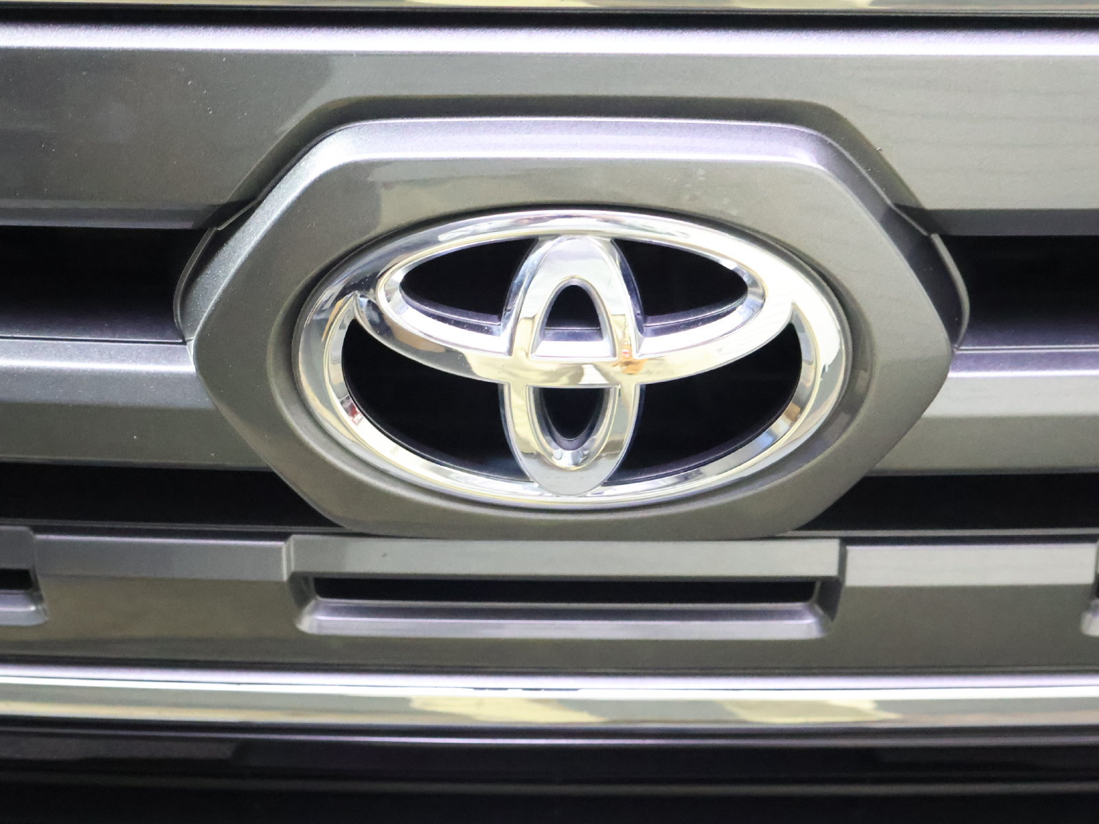 Used 2016 Toyota Tacoma Limited w/ Towing Package AWD/4WD image 17