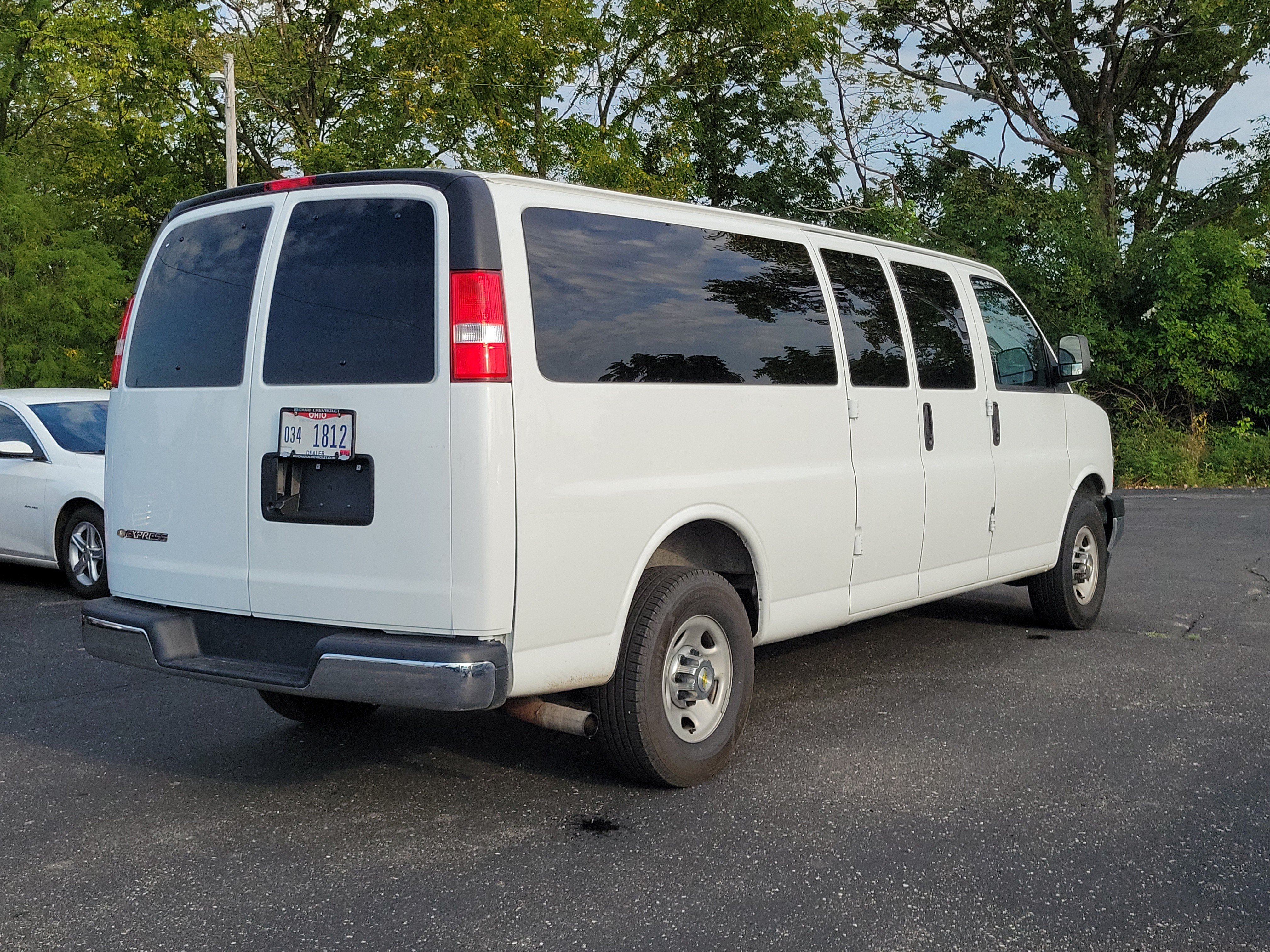 Used 2024 Chevrolet Express 3500 LT w/ LT Preferred Equipment Group RWD image 4