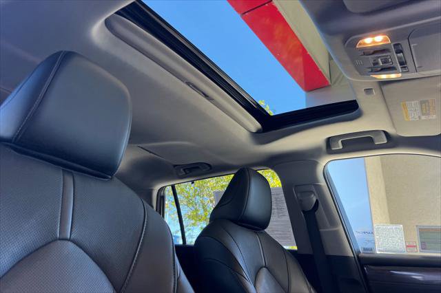 Certified 2021 Toyota Highlander Limited AWD/4WD image 19