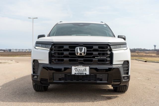 Used 2026 Honda Pilot Black Edition image 2