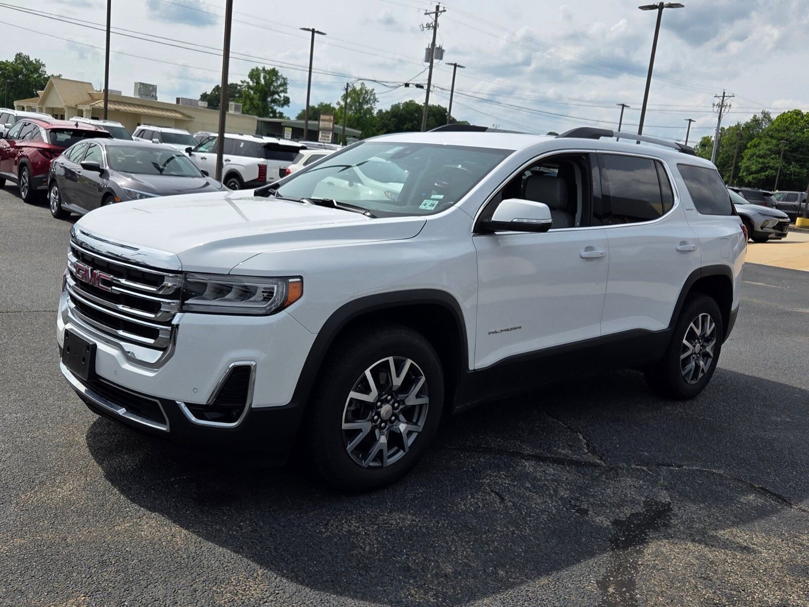 Used 2023 GMC Acadia SLT AWD/4WD image 3