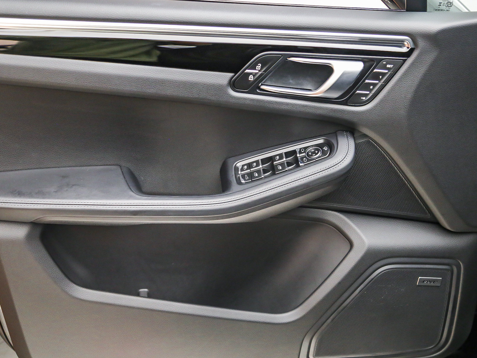 Certified 2026 Porsche Macan Turbo AWD/4WD image 19