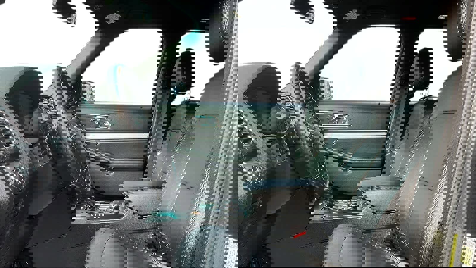 Used 2016 Ford Explorer XLT w/ Equipment Group 202A image 10