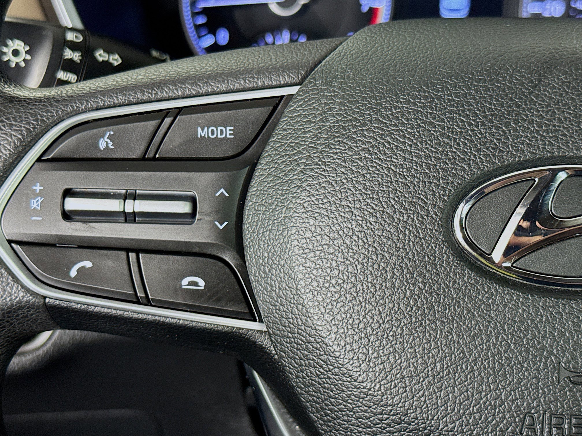 Used 2020 Hyundai Santa Fe SE image 13